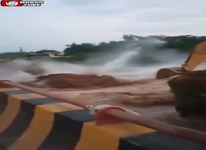 Video :When bridge demolition goes wrong
